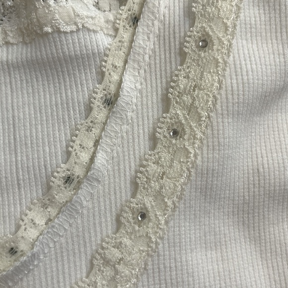 White tank w/ iridescent, sequin heart - Picture 6 of 7